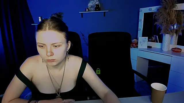 Snapshot of foxy_tease_ chatting on 09-21-25, 02:46 foxy tease online show from 09-21-25, 02:46