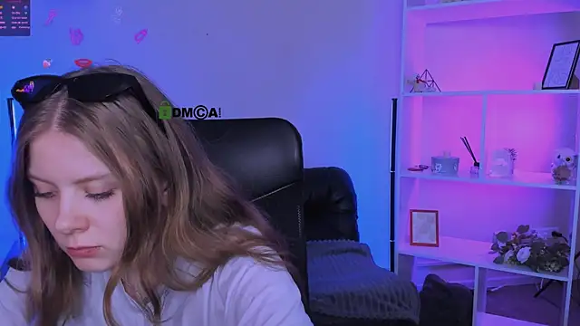 Snapshot of foxy_tease_ chatting on 11-06-25, 12:28 foxy tease online show from 11-06-25, 12:28