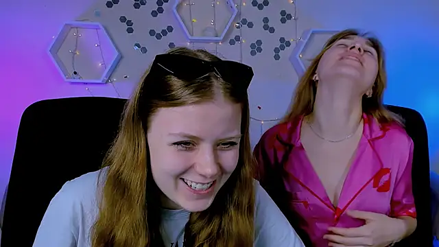 Snapshot of foxy_tease_ chatting on 11-07-25, 09:53 foxy tease online show from 11-07-25, 09:53