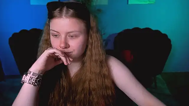 Snapshot of foxy_tease_ chatting on 11-13-25, 10:14 foxy tease online show from 11-13-25, 10:14