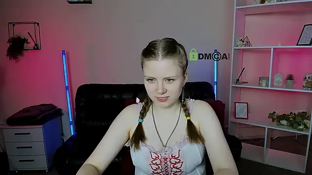 Snapshot of foxy_tease_ chatting on 11-16-25, 01:28 foxy tease online show from 11-16-25, 01:28