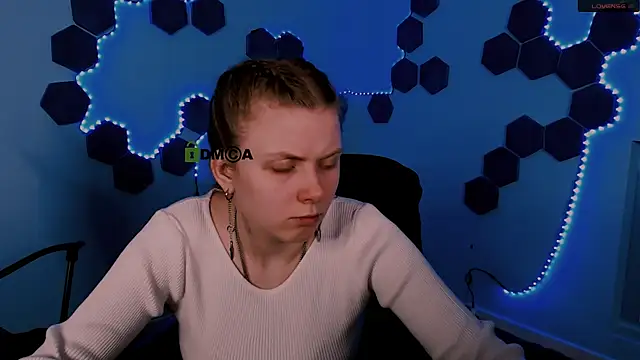 Snapshot of foxy_tease_ chatting on 11-22-25, 02:43 foxy tease online show from 11-22-25, 02:43