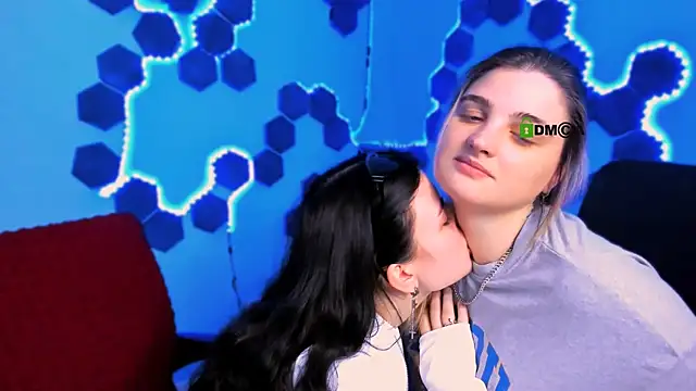 Snapshot of foxy_tease_ chatting on 12-13-25, 08:25 foxy tease online show from 12-13-25, 08:25