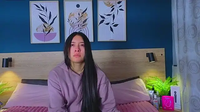 SarahMiler  online show from 11-24-25, 01:22