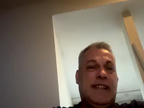 Snapshot of Albatrossen09 chatting on 12-16-25, 07:46 Albatrossen09 online show from 12-16-25, 07:46