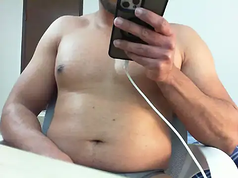 Snapshot of PC_boy_slv chatting on 12-05-25, 06:11 PC boy slv online show from 12-05-25, 06:11