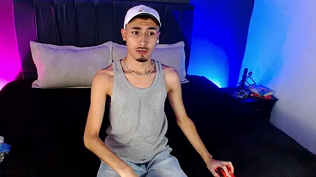Snapshot of Toyboy_richard chatting on 07-14-26, 10:21 Toyboy richard online show from 07-14-26, 10:21