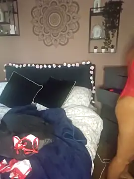 Snapshot of LonelyLucinda chatting on 09-28-25, 06:30 LonelyLucinda online show from 09-28-25, 06:30