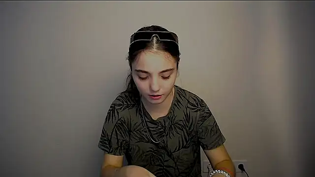 Sun Shine   online show from 09-25-25, 07:01