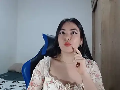 EloiseJun online show from 09-17-25, 08:54