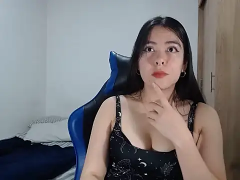 EloiseJun online show from 10-02-25, 01:23