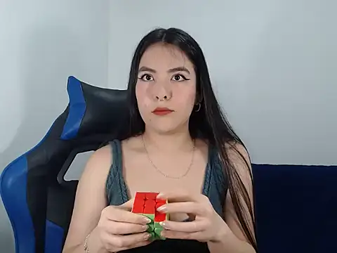 Snapshot of EloiseJun chatting on 11-19-25, 03:06 EloiseJun online show from 11-19-25, 03:06