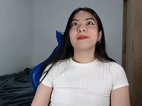 Snapshot of EloiseJun chatting on 11-23-25, 04:34 EloiseJun online show from 11-23-25, 04:34