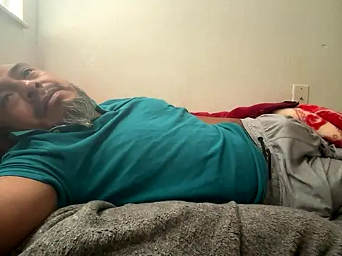 Snapshot of julio_p chatting on 10-11-25, 03:32 julio p online show from 10-11-25, 03:32