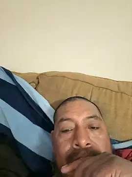 Snapshot of julio_p chatting on 10-17-25, 11:51 julio p online show from 10-17-25, 11:51