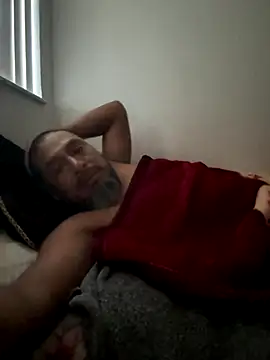 Snapshot of julio_p chatting on 10-19-25, 12:17 julio p online show from 10-19-25, 12:17