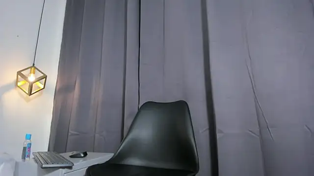 Snapshot of lianfox_ chatting on 10-25-25, 12:56 lianfox online show from 10-25-25, 12:56