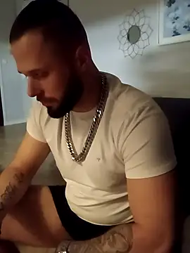 Snapshot of Barber33zk chatting on 11-17-25, 05:02 Barber33zk online show from 11-17-25, 05:02