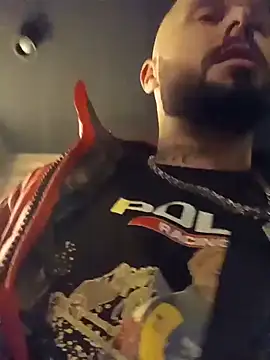 Snapshot of Barber33zk chatting on 01-15-26, 09:40 Barber33zk online show from 01-15-26, 09:40