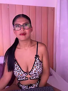 daphnevans online show from 10-18-25, 03:53