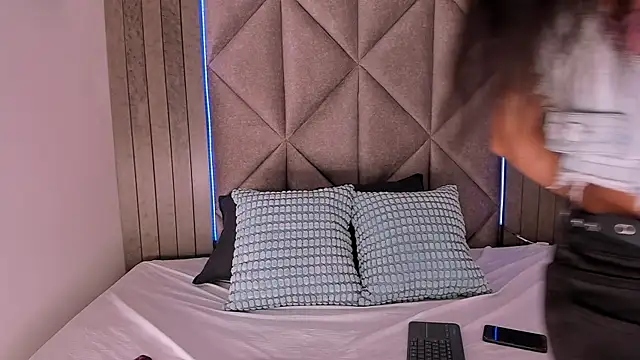 Snapshot of TiffValentinee_ chatting on 09-13-25, 07:35 TiffValentinee online show from 09-13-25, 07:35