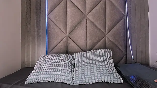 Snapshot of TiffValentinee_ chatting on 09-20-25, 08:54 TiffValentinee online show from 09-20-25, 08:54