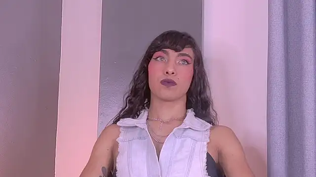 Snapshot of TiffValentinee_ chatting on 09-22-25, 03:30 TiffValentinee online show from 09-22-25, 03:30