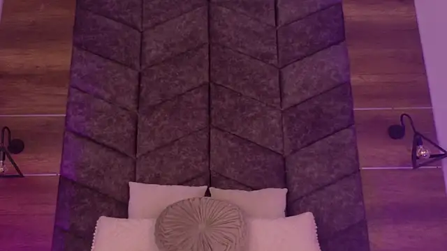 Snapshot of TiffValentinee_ chatting on 10-04-25, 02:53 TiffValentinee online show from 10-04-25, 02:53