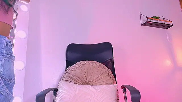 Snapshot of TiffValentinee_ chatting on 10-06-25, 07:55 TiffValentinee online show from 10-06-25, 07:55