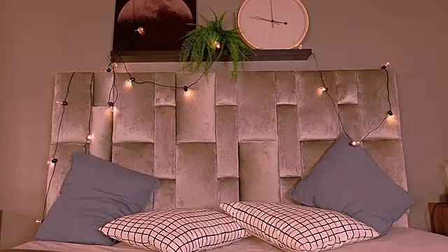 Snapshot of TiffValentinee_ chatting on 10-13-25, 03:17 TiffValentinee online show from 10-13-25, 03:17