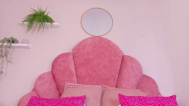 Snapshot of TiffValentinee_ chatting on 10-14-25, 07:36 TiffValentinee online show from 10-14-25, 07:36