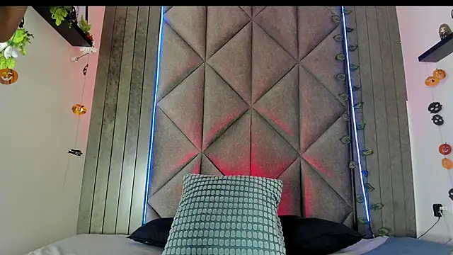 Snapshot of TiffValentinee_ chatting on 10-24-25, 07:32 TiffValentinee online show from 10-24-25, 07:32