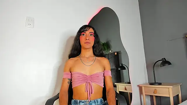 Snapshot of TiffValentinee_ chatting on 11-02-25, 12:18 TiffValentinee online show from 11-02-25, 12:18