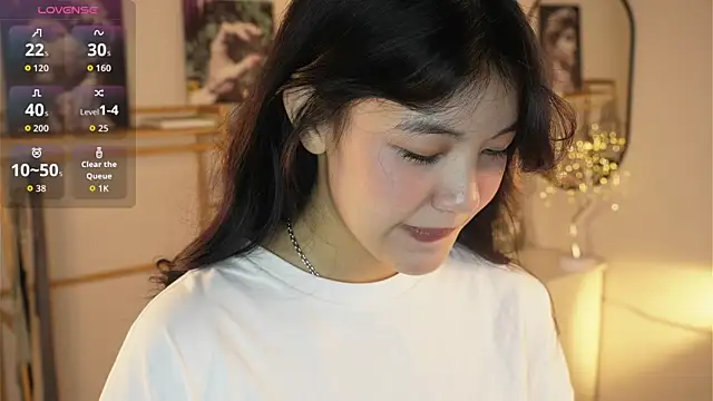 Snapshot of MoiraEger chatting on 09-16-25, 05:03 MoiraEger online show from 09-16-25, 05:03