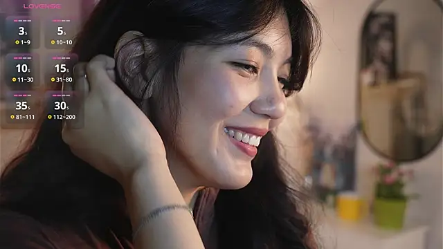 Snapshot of MoiraEger chatting on 09-19-25, 04:07 MoiraEger online show from 09-19-25, 04:07