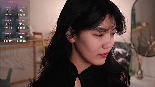 Snapshot of MoiraEger chatting on 10-11-25, 05:11 MoiraEger online show from 10-11-25, 05:11