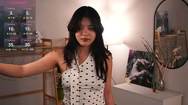 Snapshot of MoiraEger chatting on 10-16-25, 05:03 MoiraEger online show from 10-16-25, 05:03