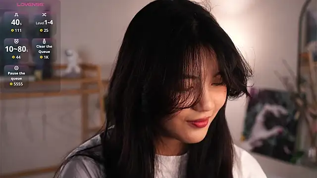 Snapshot of MoiraEger chatting on 10-20-25, 05:02 MoiraEger online show from 10-20-25, 05:02