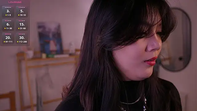 Snapshot of MoiraEger chatting on 10-27-25, 05:17 MoiraEger online show from 10-27-25, 05:17