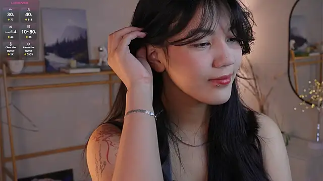 Snapshot of MoiraEger chatting on 11-13-25, 04:06 MoiraEger online show from 11-13-25, 04:06