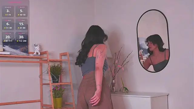 Snapshot of MoiraEger chatting on 11-21-25, 04:05 MoiraEger online show from 11-21-25, 04:05