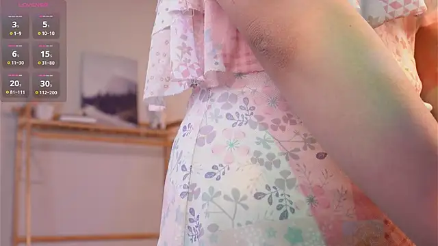 Snapshot of MoiraEger chatting on 11-25-25, 04:07 MoiraEger online show from 11-25-25, 04:07