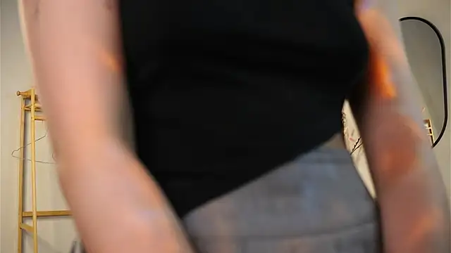 Snapshot of MoiraEger chatting on 12-05-25, 04:47 MoiraEger online show from 12-05-25, 04:47