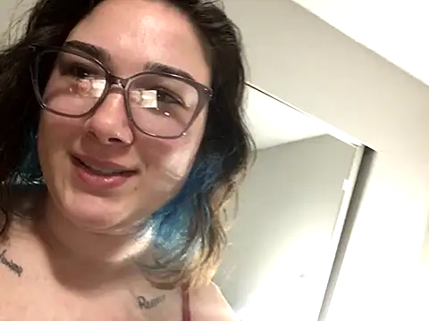 Snapshot of paigeycakes chatting on 10-14-25, 12:50 paigeycakes online show from 10-14-25, 12:50