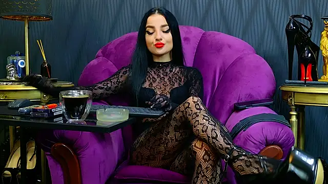 Snapshot of VivianReeve chatting on 10-24-25, 05:59 VivianReeve online show from 10-24-25, 05:59