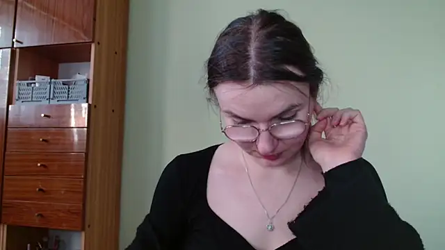 Snapshot of LooveELLYx chatting on 02-04-25, 02:43 LooveELLYx online show from 02-04-25, 02:43