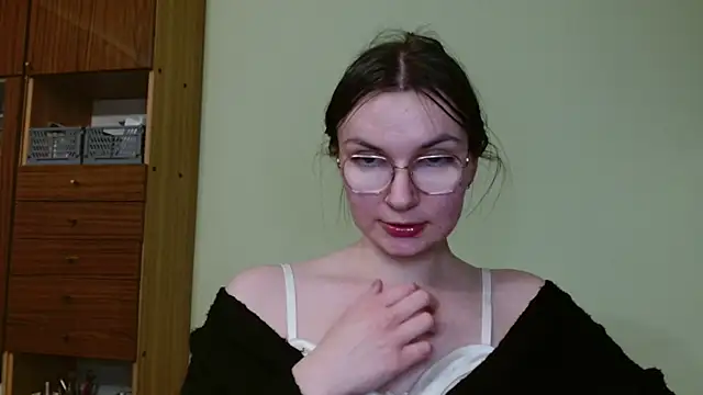 Snapshot of LooveELLYx chatting on 02-13-25, 06:05 LooveELLYx online show from 02-13-25, 06:05