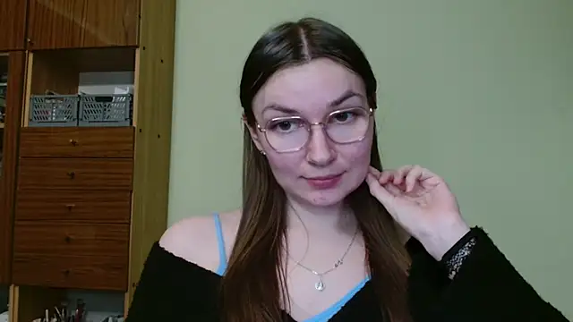 Snapshot of LooveELLYx chatting on 02-18-25, 06:15 LooveELLYx online show from 02-18-25, 06:15