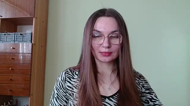 Snapshot of LooveELLYx chatting on 02-21-25, 11:01 LooveELLYx online show from 02-21-25, 11:01