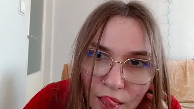 Snapshot of LooveELLYx chatting on 03-15-25, 02:01 LooveELLYx online show from 03-15-25, 02:01